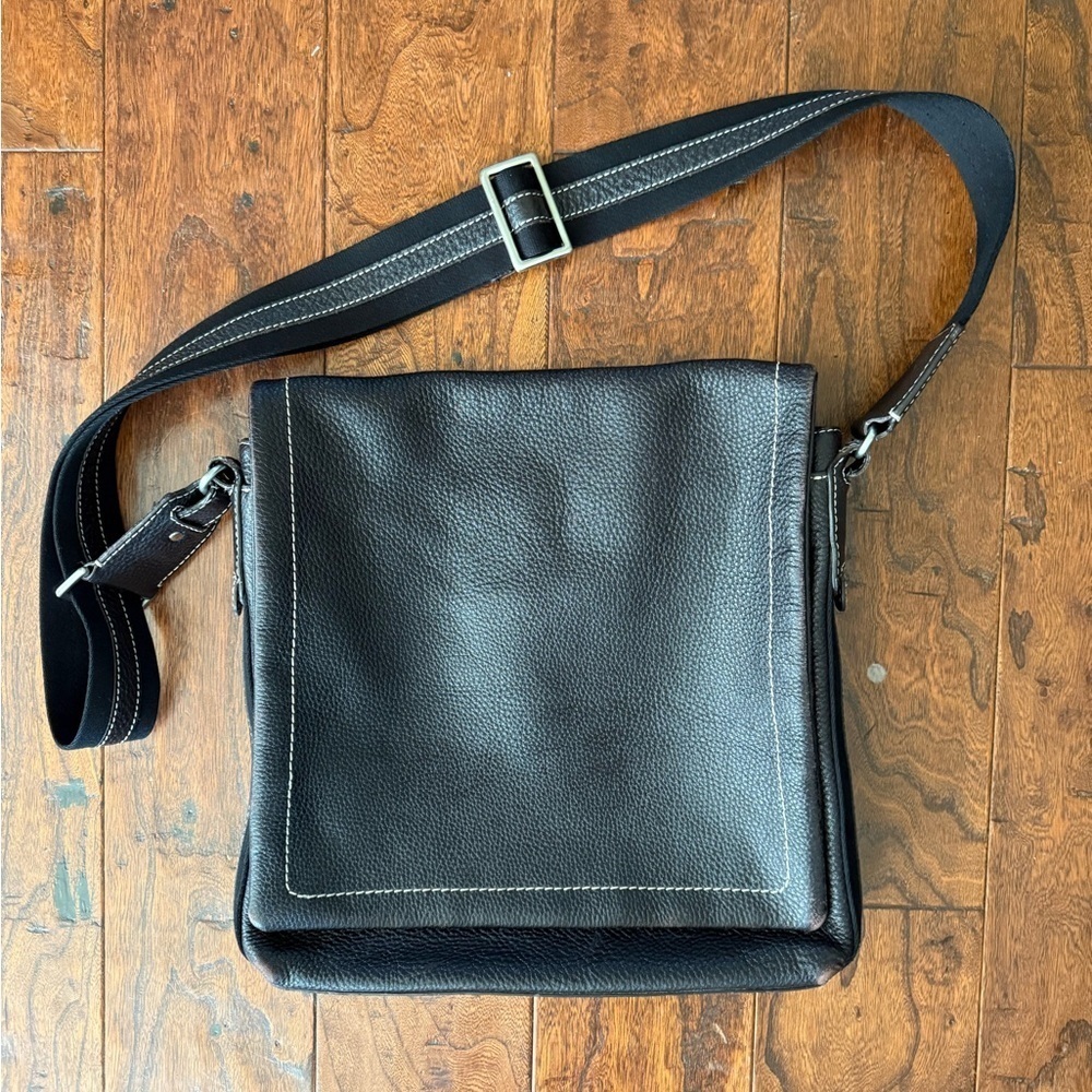 Levenger Bomber Jacket Leather Laptop Messenger Bag Pebble Brown Euc — image 2 of 8